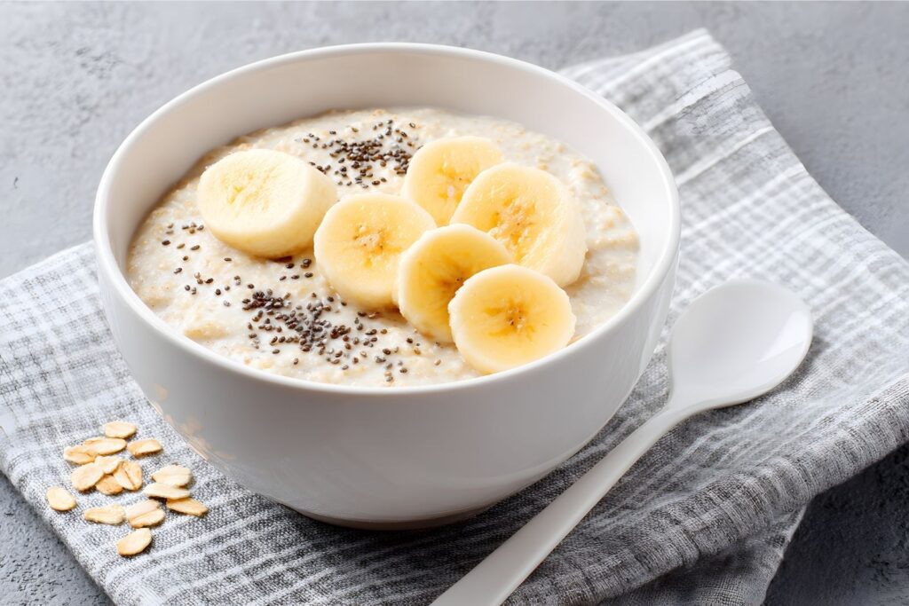 oatmeal with banana and chia seeds healthy quick breakfast