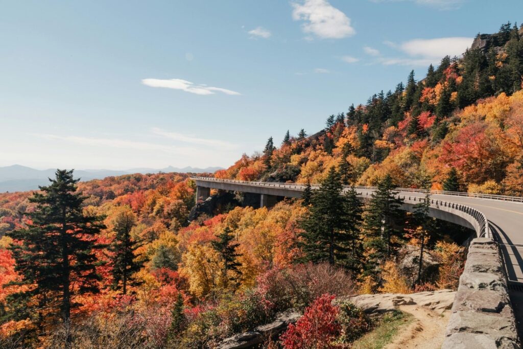 best fall foliage states , fall destinations USA, autumn travel USA, fall road trips USA